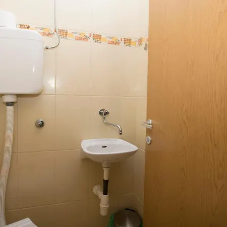 Adriana アパート