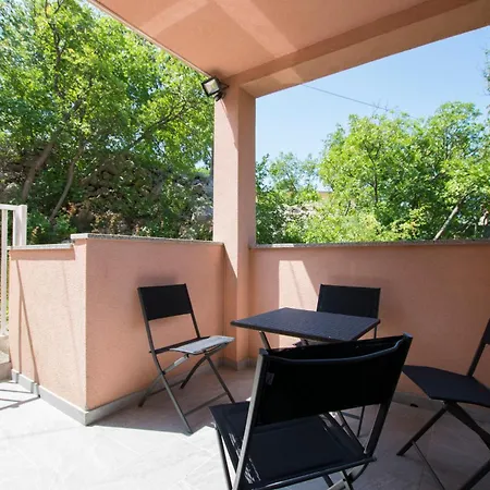 Adriana アパート *