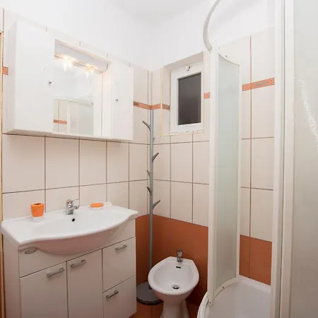 アパート Adriana *